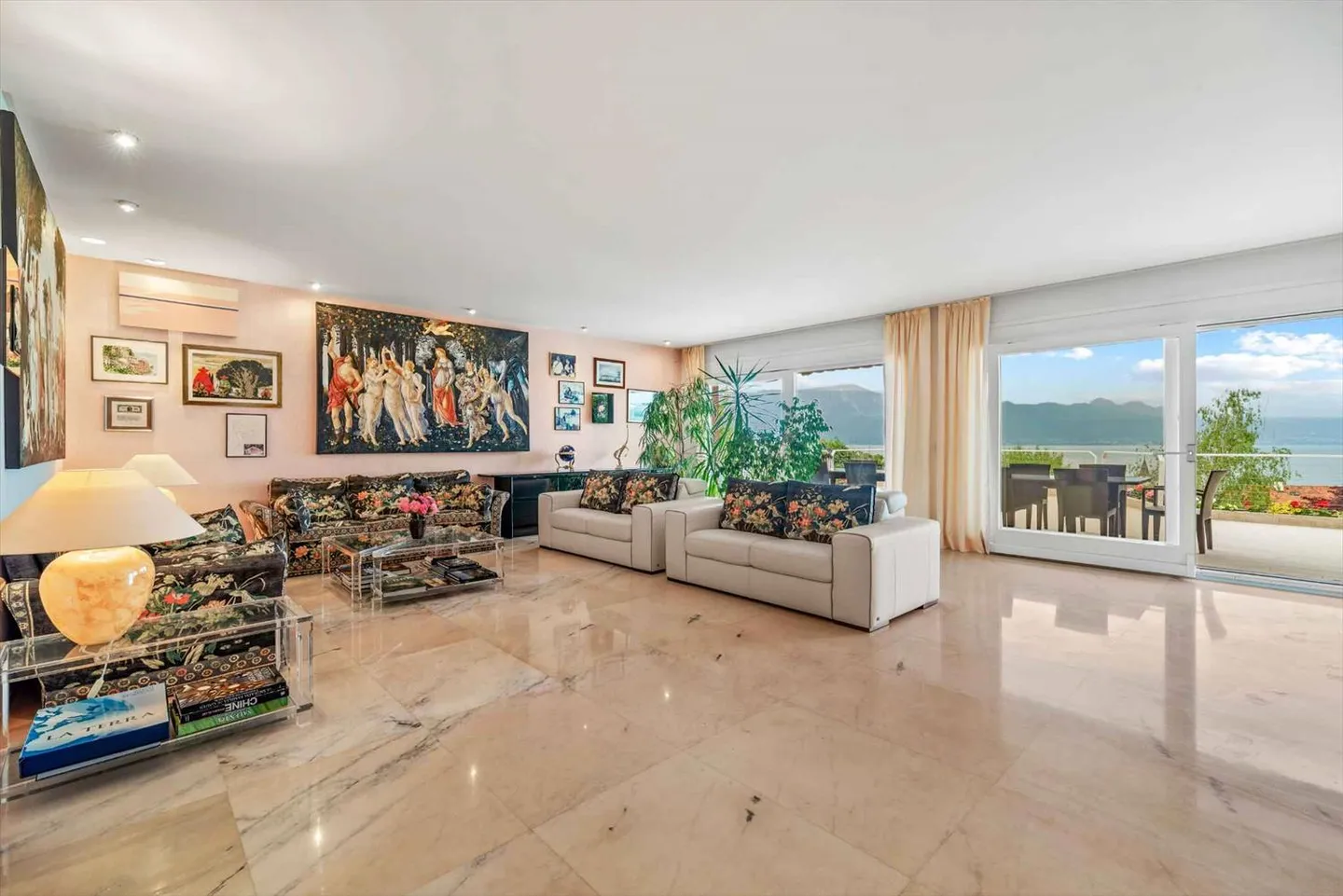 LUTRY SUD - Casa unifamiliare con vista mozzafiato e piscina interna - Foto 3 di 12