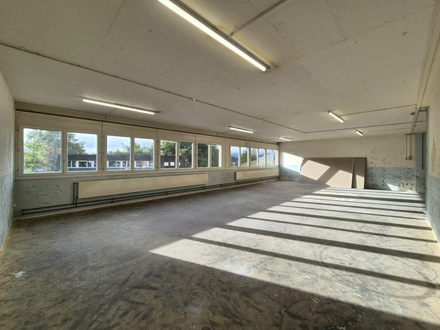 Area di stoccaggio/servizio attraente direttamente sull'autostrada A2 - Foto 4 di 6