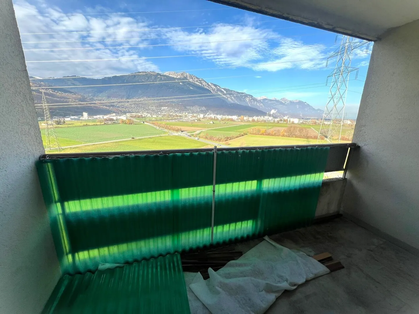 Helles Dachgeschosswohnung mit 2.5 Zimmern und Panoramablick, ideal für Investoren - Photo 7 sur 8