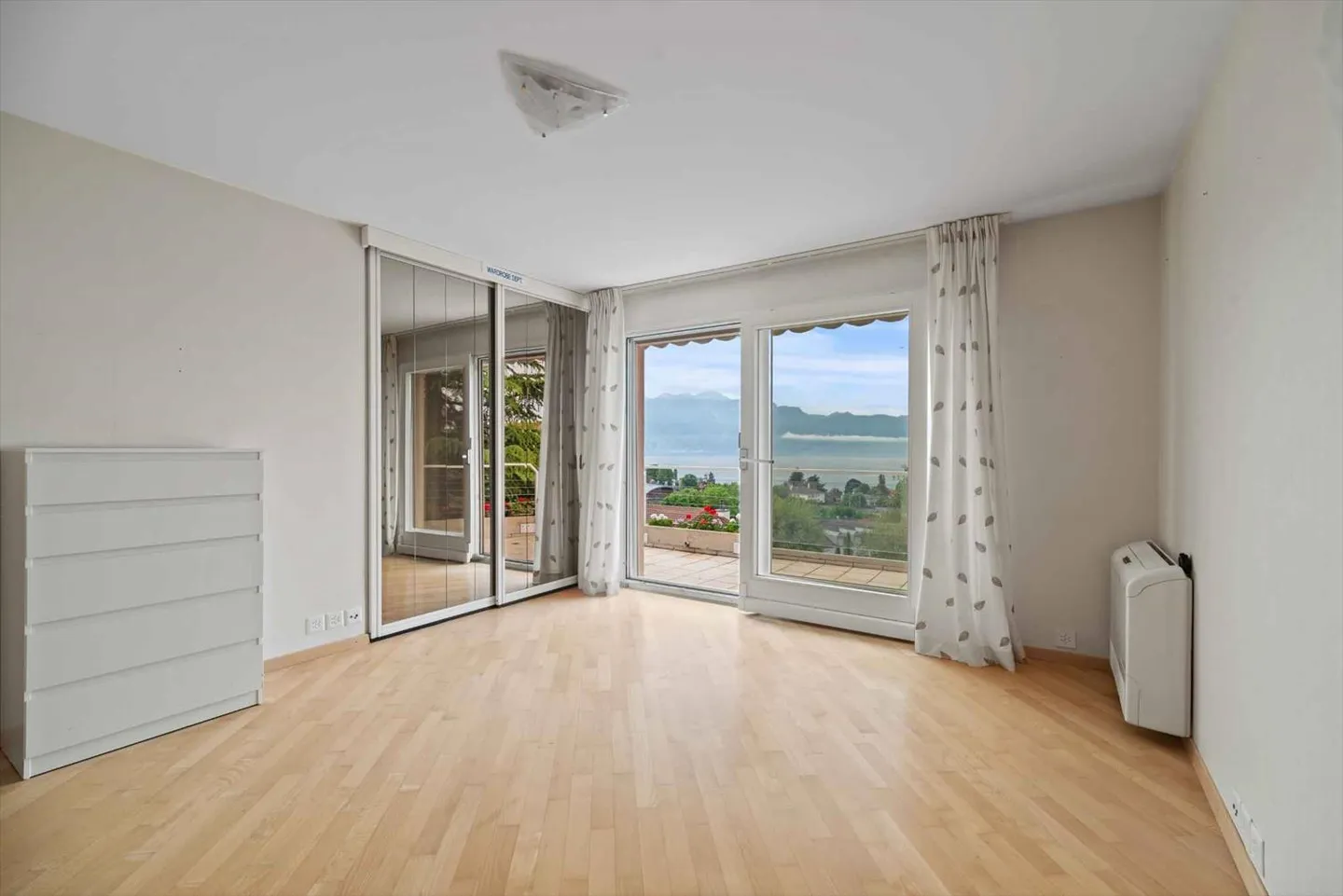 LUTRY SUD - Casa unifamiliare con vista mozzafiato e piscina interna - Foto 9 di 12