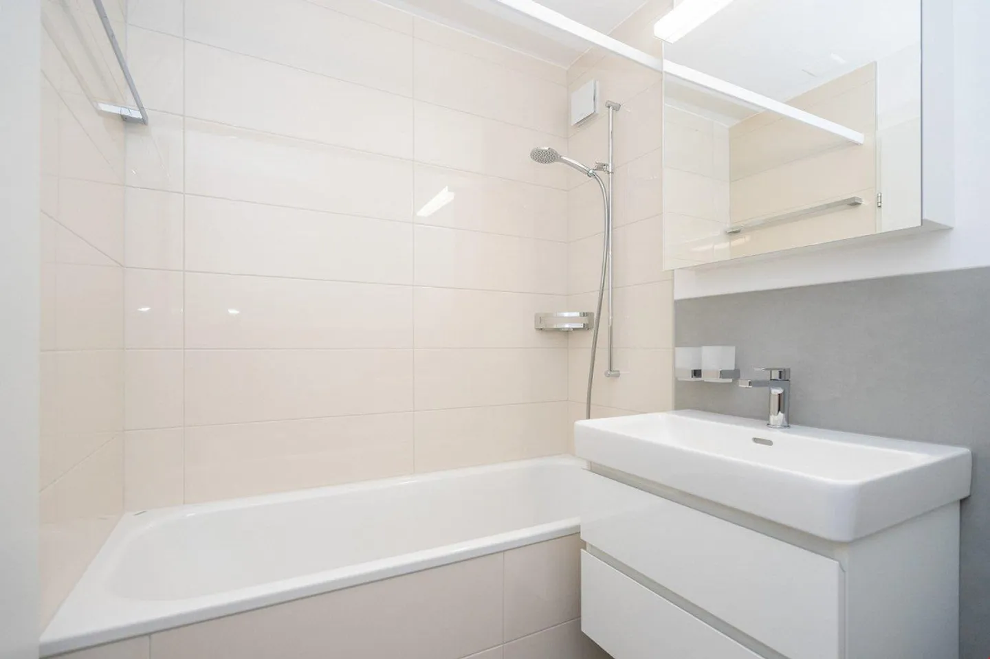 Croustillant, frais et rénové - beau logement à Seeland - Photo 3 sur 8