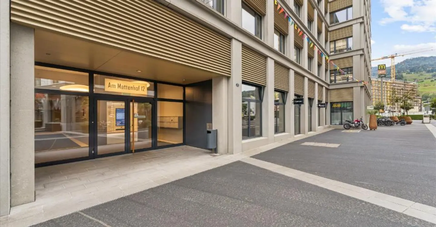 Flexible office space with existing expansion and top connections - Photo 2 of 12