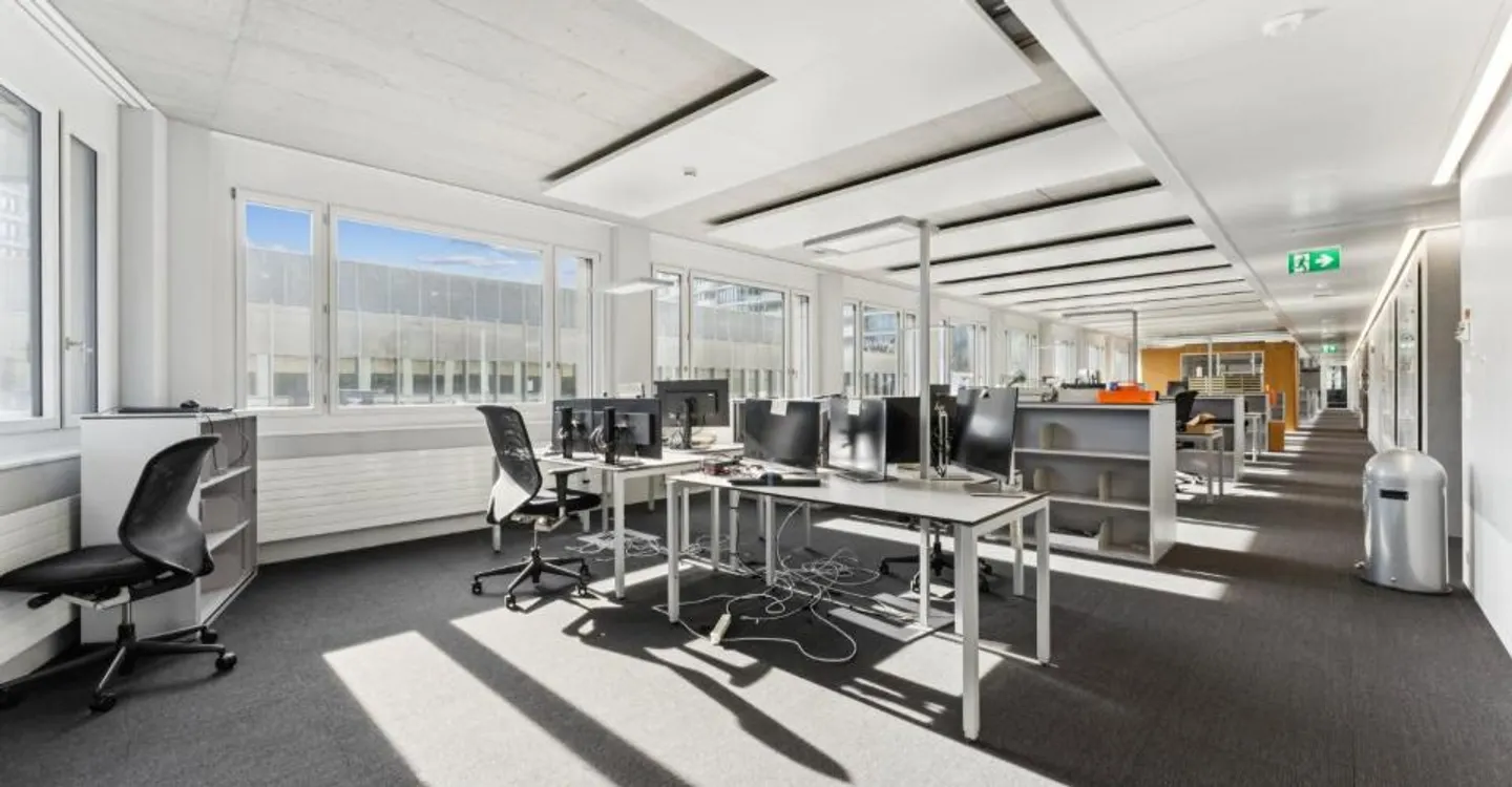 Flexible office space with existing expansion and top connections - Photo 5 of 12