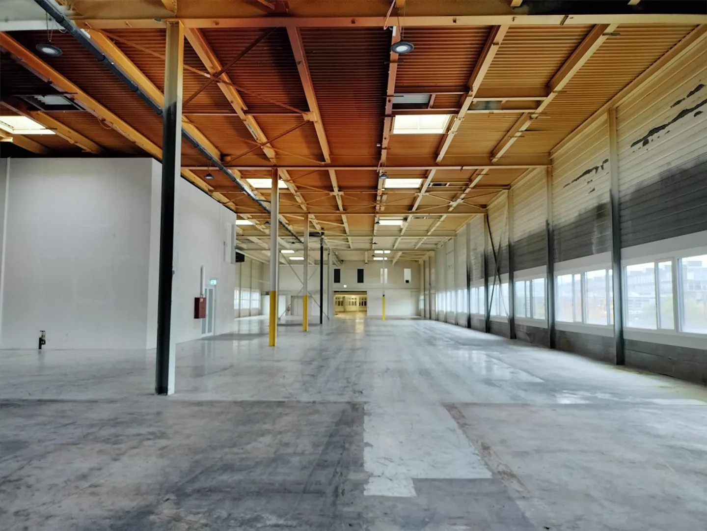 Storage Space/Commercial Area - Photo 5 of 7
