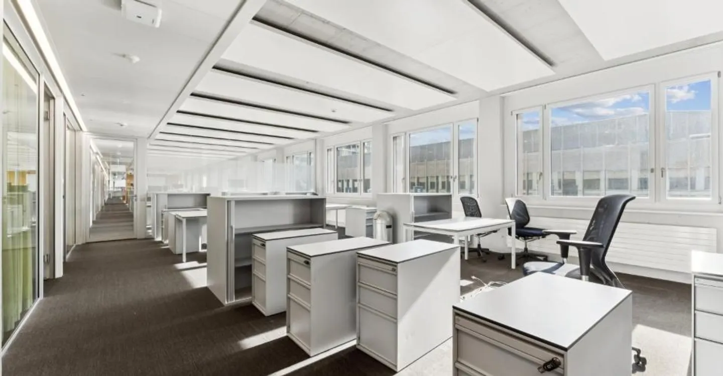 Flexible office space with existing expansion and top connections - Photo 6 of 12