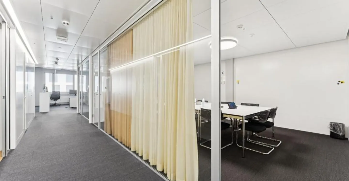 Flexible office space with existing expansion and top connections - Photo 10 of 12