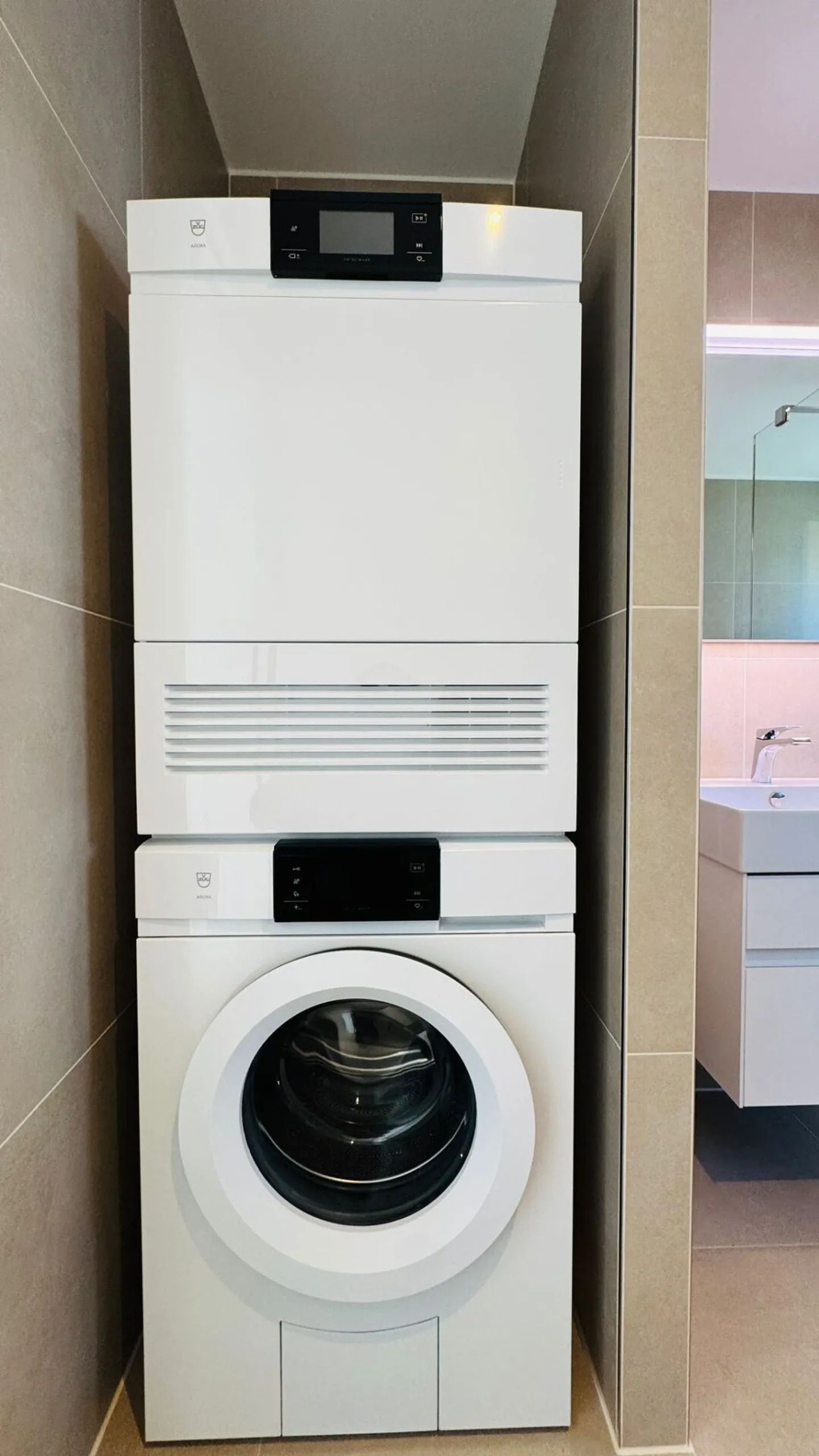 Moderne attraktive 2.5-Zimmer-Wohnung in Reinach - mit Balkon & eigenem Waschturm - Foto 8 von 10