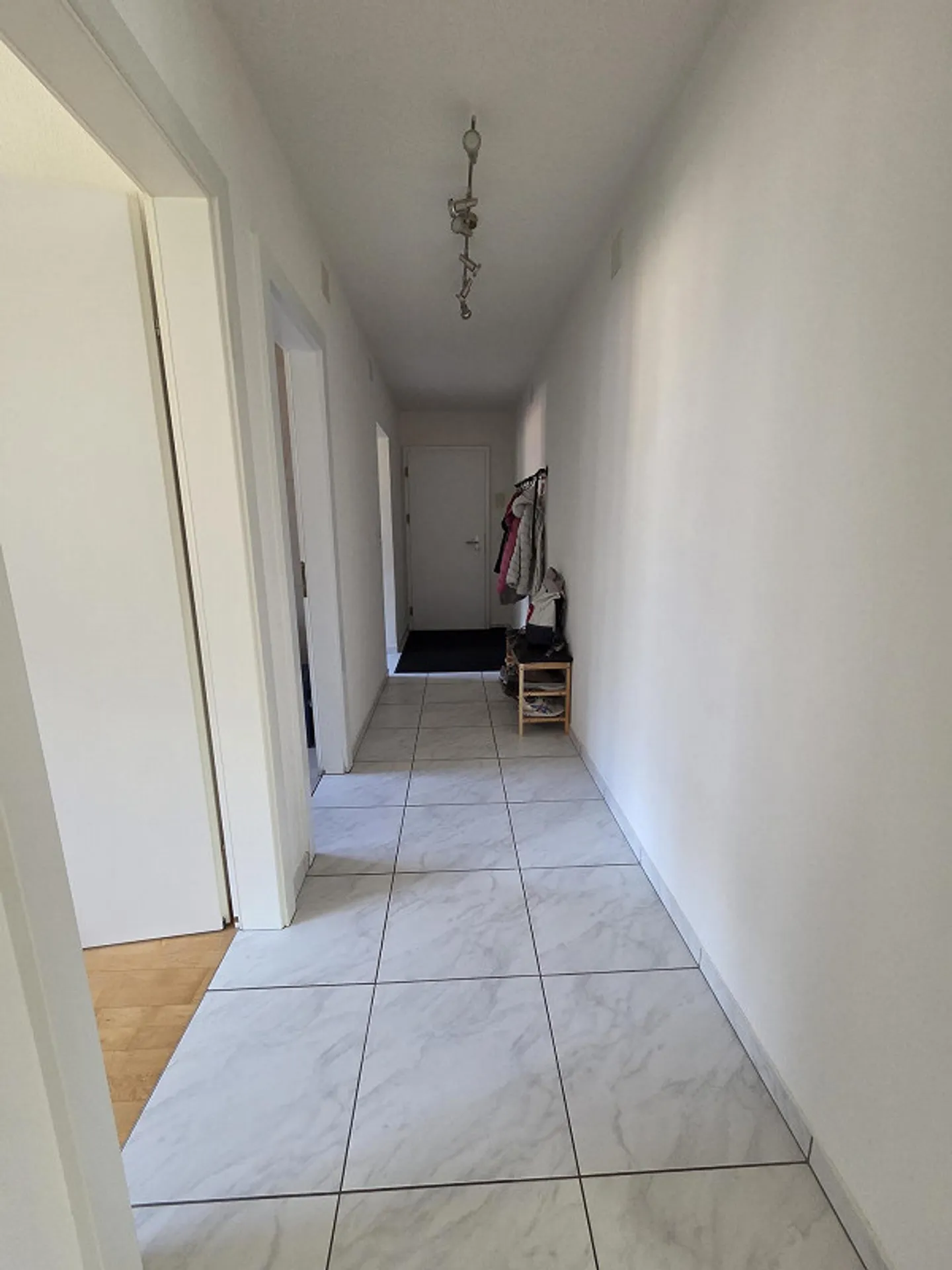 Appartamento di 3,5 stanze appena ristrutturato in affitto - Foto 9 di 10