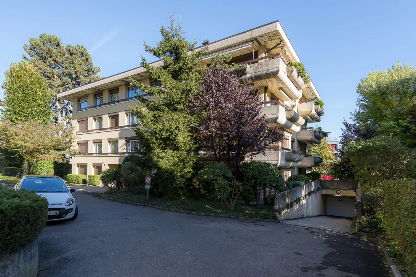 Parking space for rent in courtyard! - Photo 1 of 1