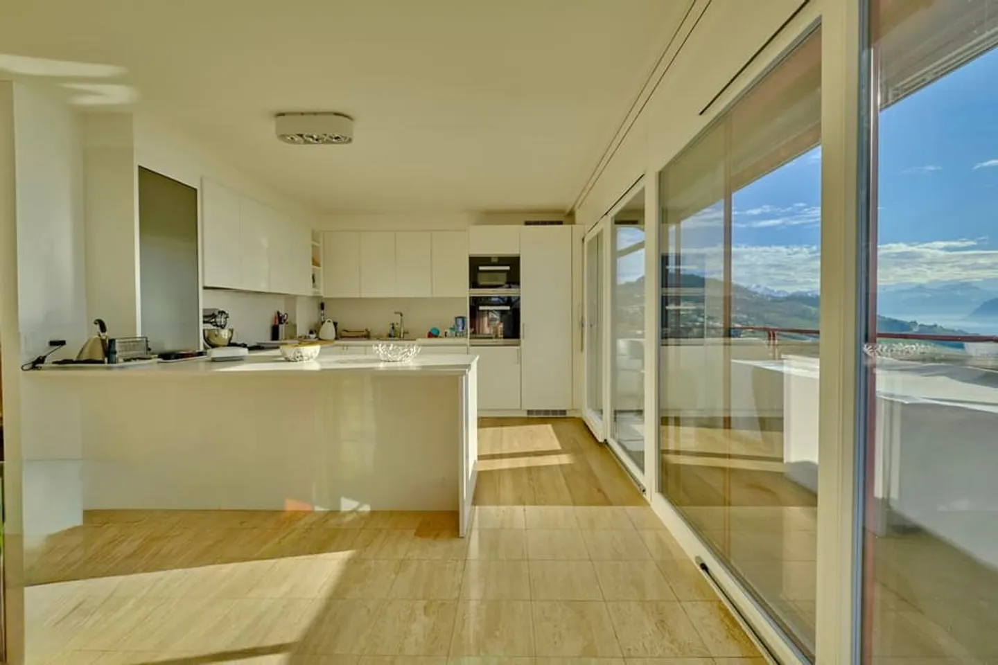 Duplex con vista mozzafiato sul lago in una zona tranquilla - Foto 5 di 13