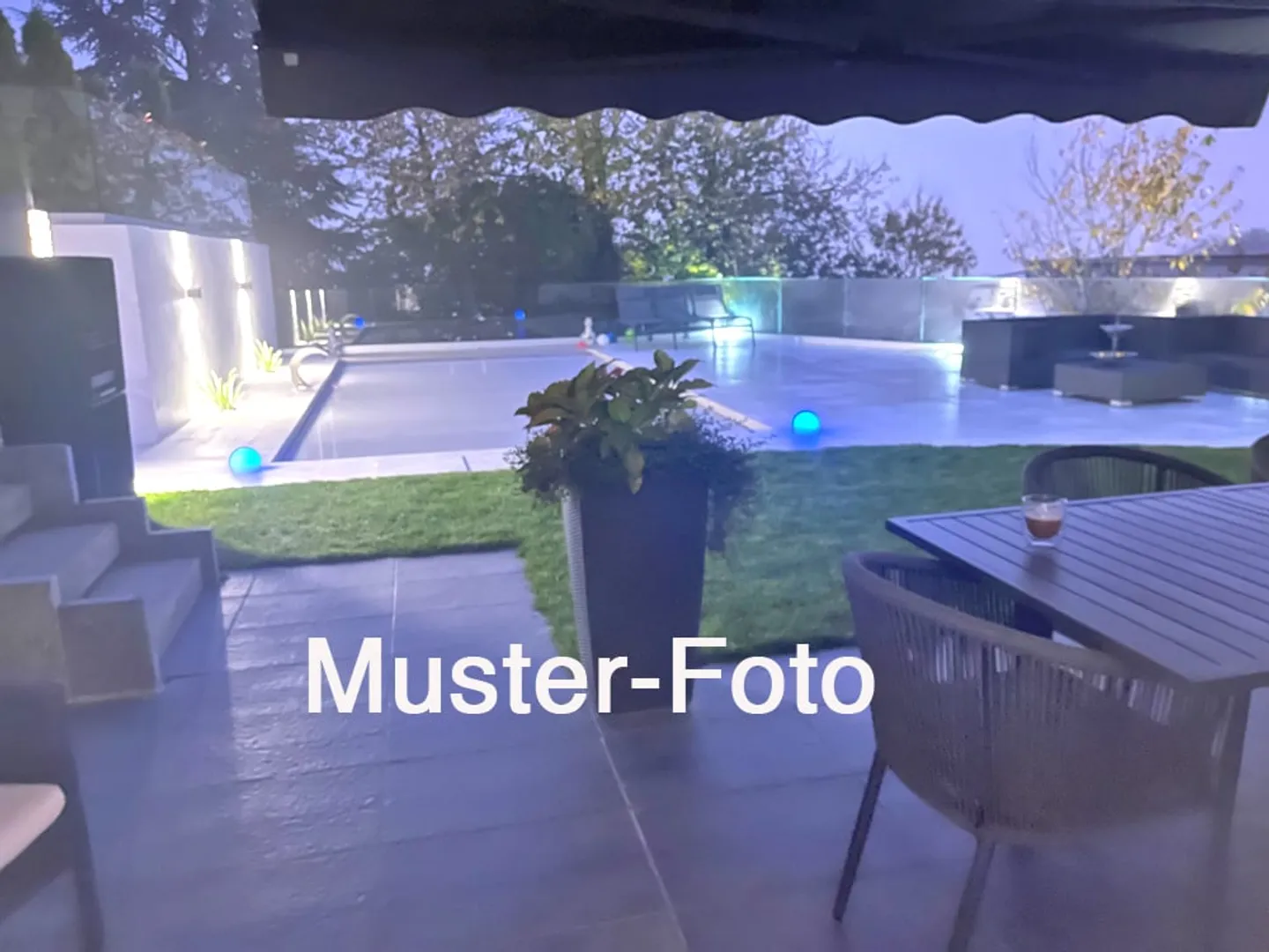 Vente discrète : Résidence de design représentatif avec piscine et potentiel énorme (12 min de Sursee) - Photo 3 sur 3
