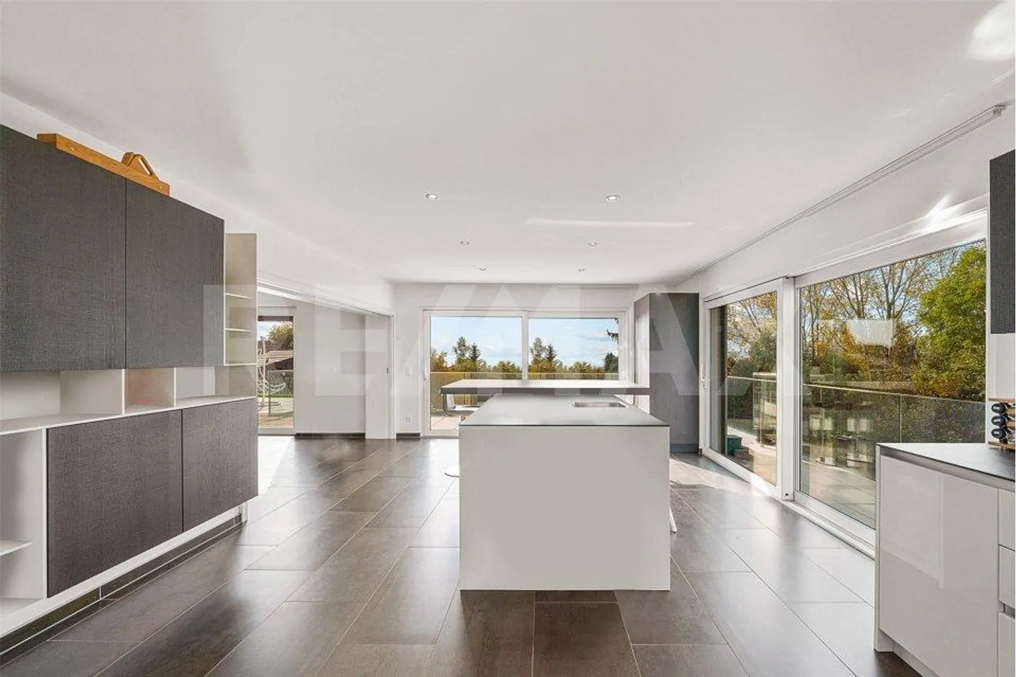 9-room House - Photo 8 of 13