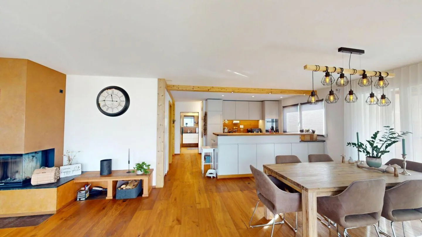 Maison avec vue - 4½ pièces pleines de charme - Photo 13 sur 17