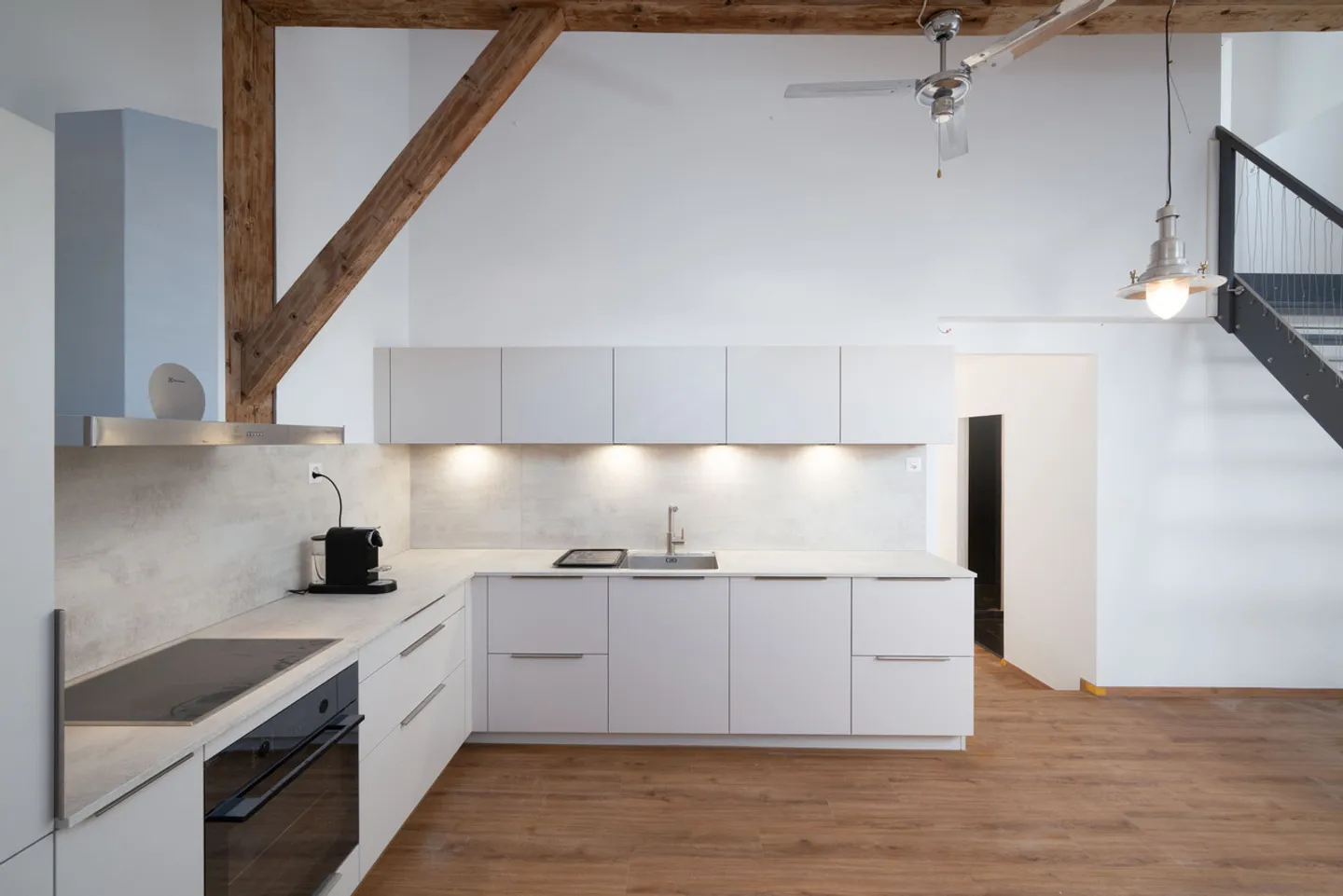 Beautiful renovated apartment in a village building - Photo 2 of 14