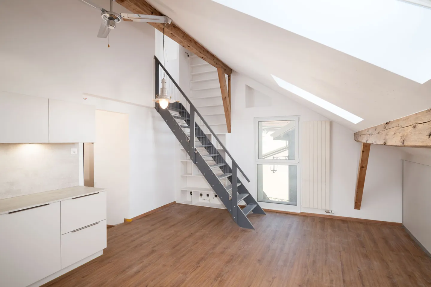 Beautiful renovated apartment in a village building - Photo 4 of 14