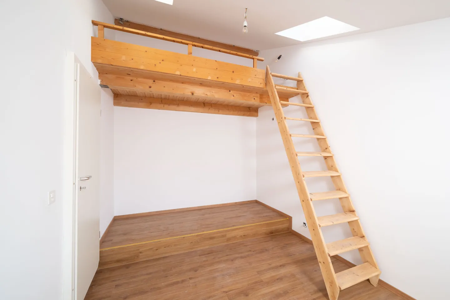 Beautiful renovated apartment in a village building - Photo 8 of 14