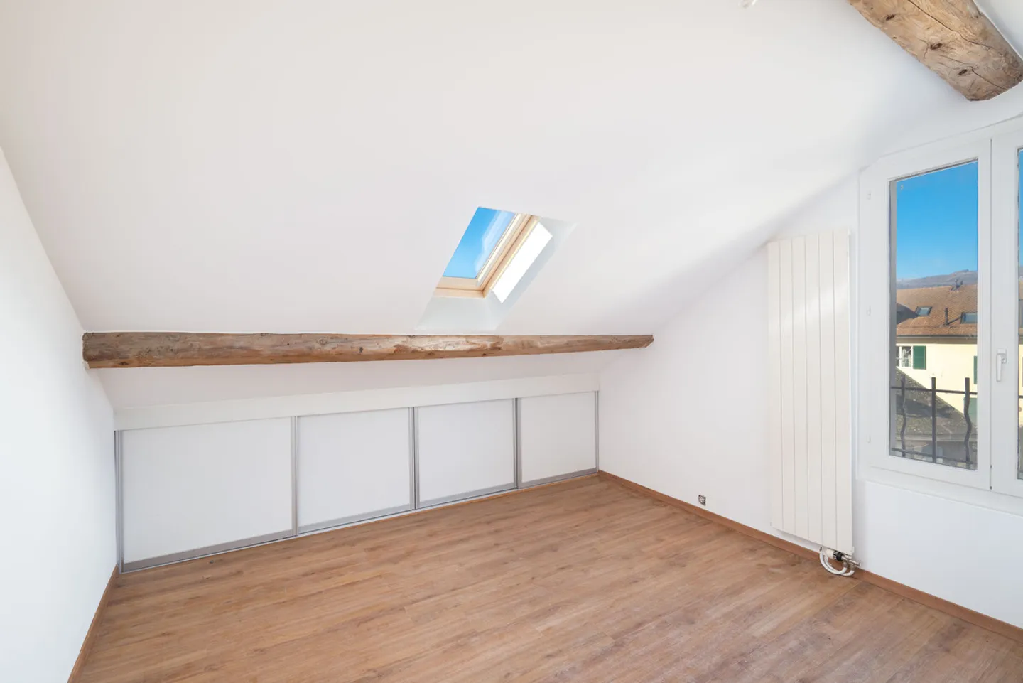 Beautiful renovated apartment in a village building - Photo 10 of 14