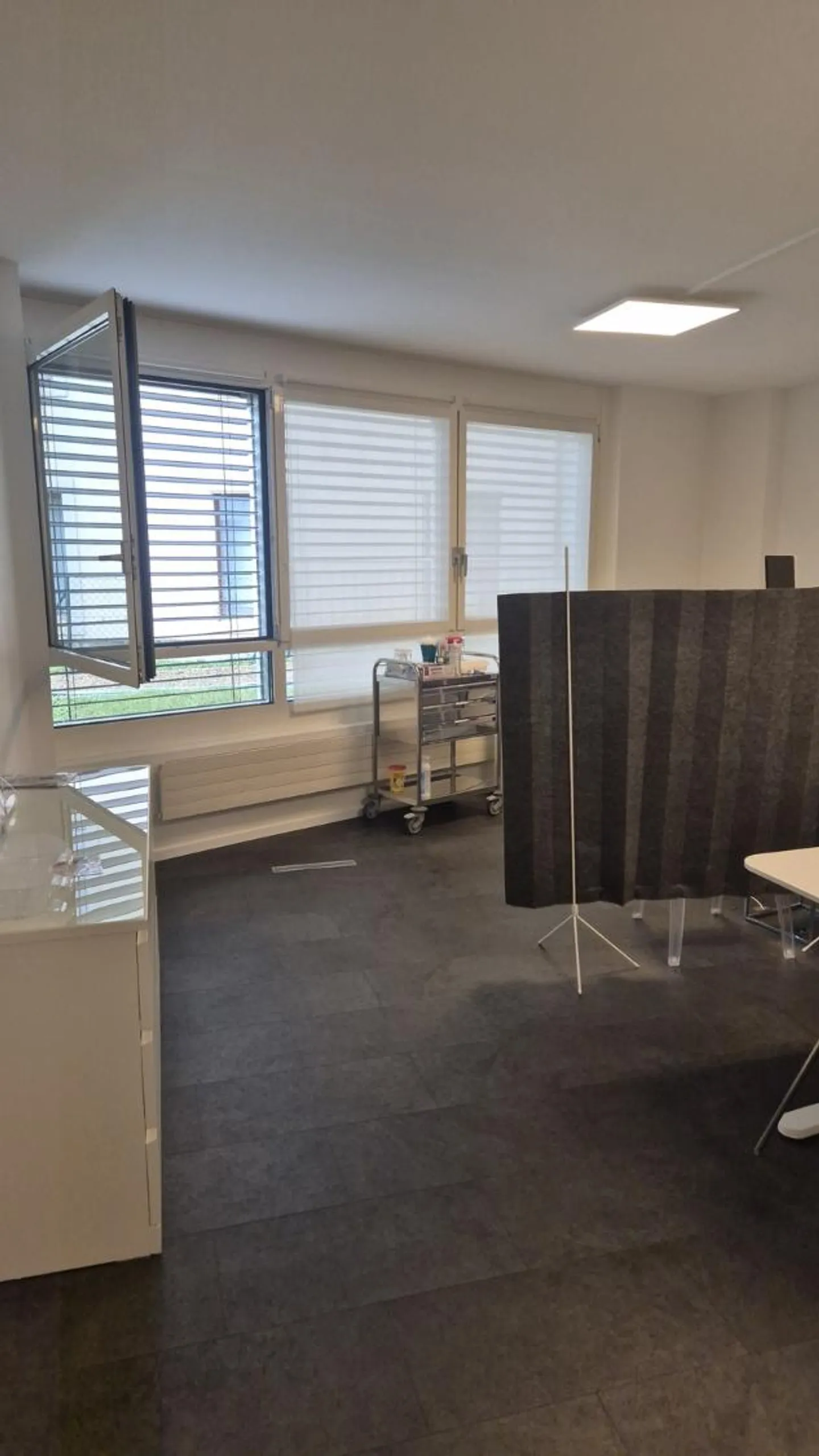 À louer - Bureau de 360m2 au cœur de Montreux ! - Photo 2 sur 6