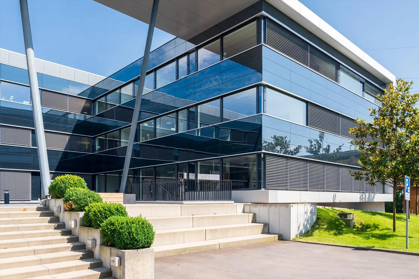 Bureaux magnifiques de 1'200 m2 au cœur du parc d'affaires de Terre Bonne - Photo 6 sur 6