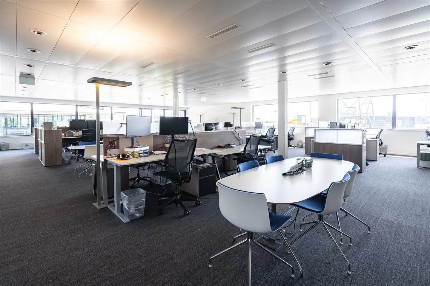 Bureaux magnifiques de 1'200 m2 au cœur du parc d'affaires de Terre Bonne - Photo 3 sur 6