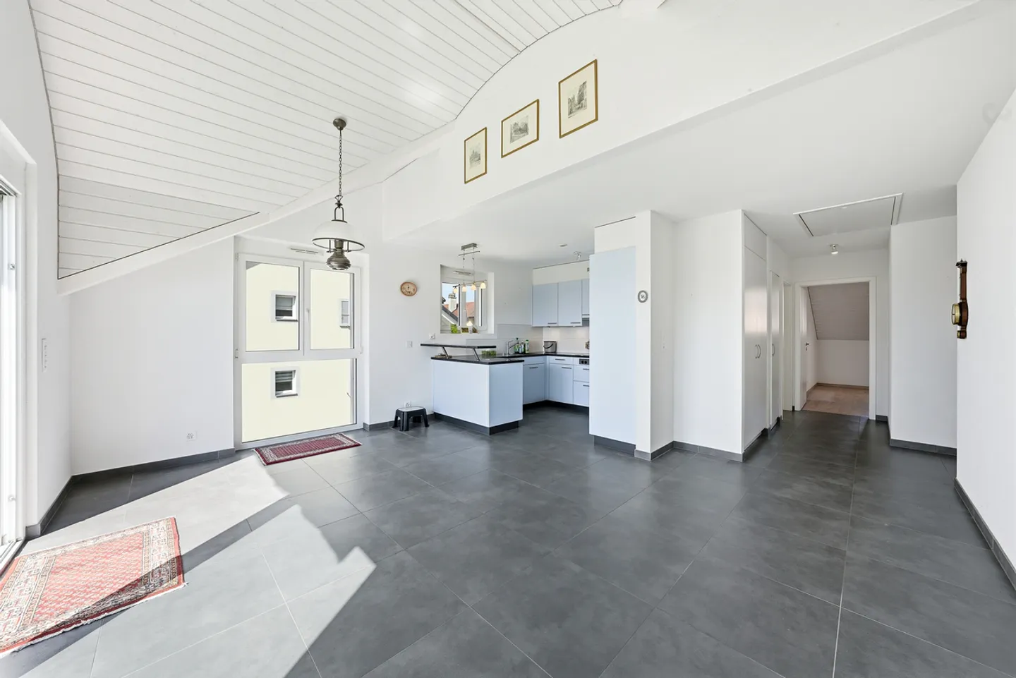 3,5-Zimmer-Penthouse-Wohnung mit freiem Blick im Stadtzentrum - Foto 5 von 26