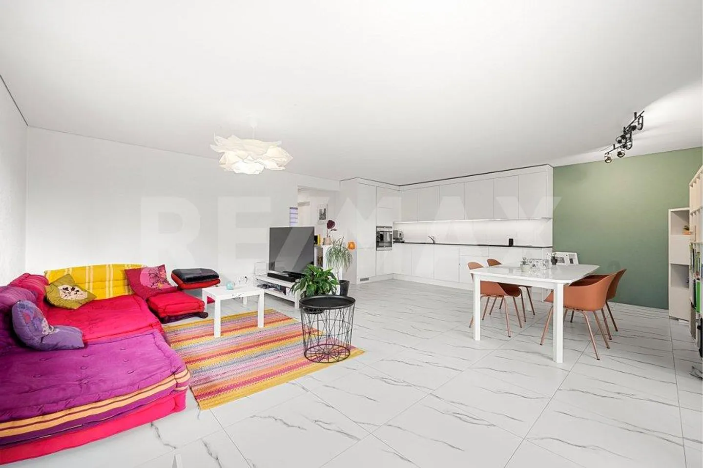 Appartamento 4.5 locali con grande giardino privato - comfort moderno... - Foto 8 di 13