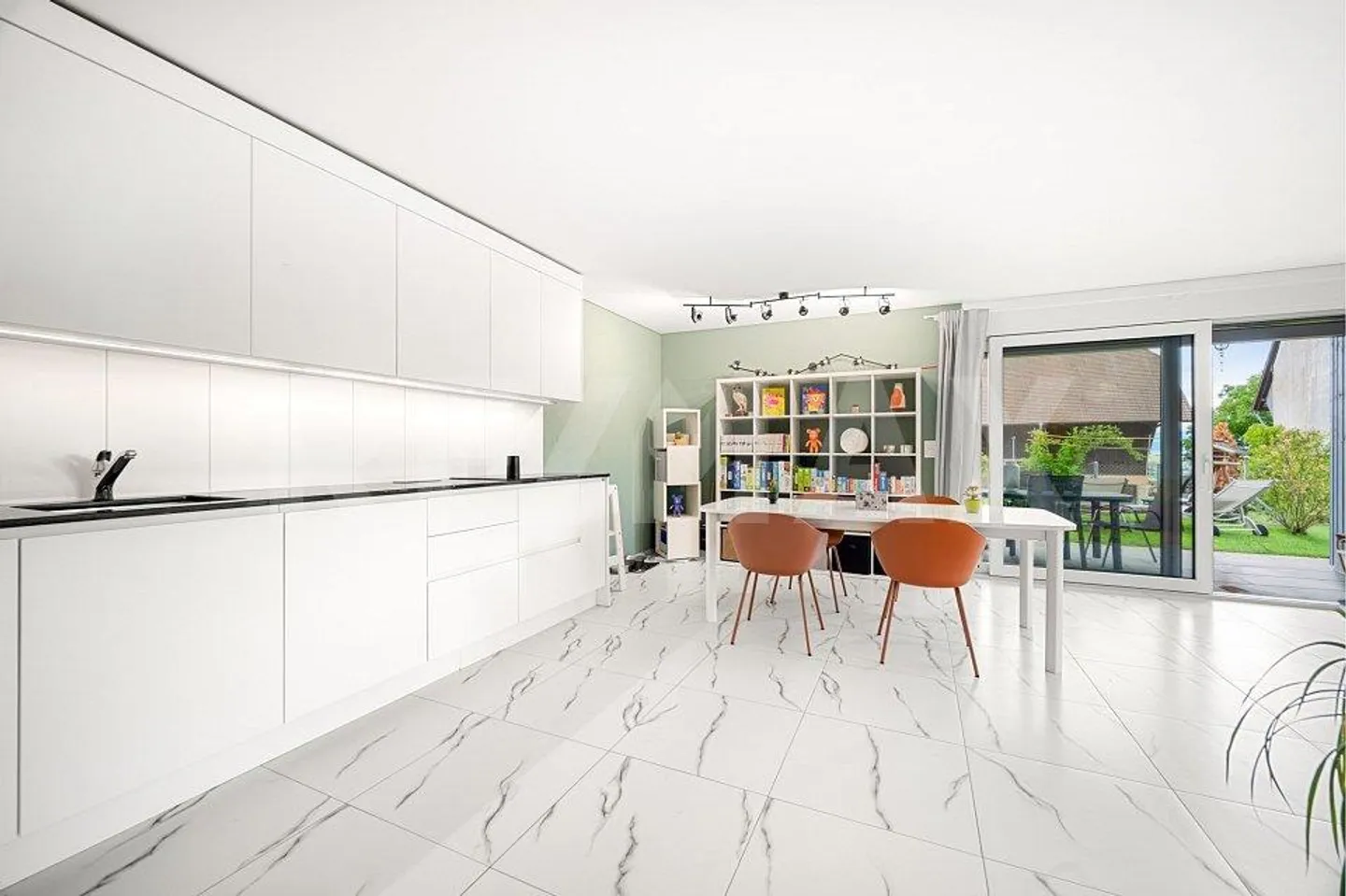 Appartamento 4.5 locali con grande giardino privato - comfort moderno... - Foto 11 di 13