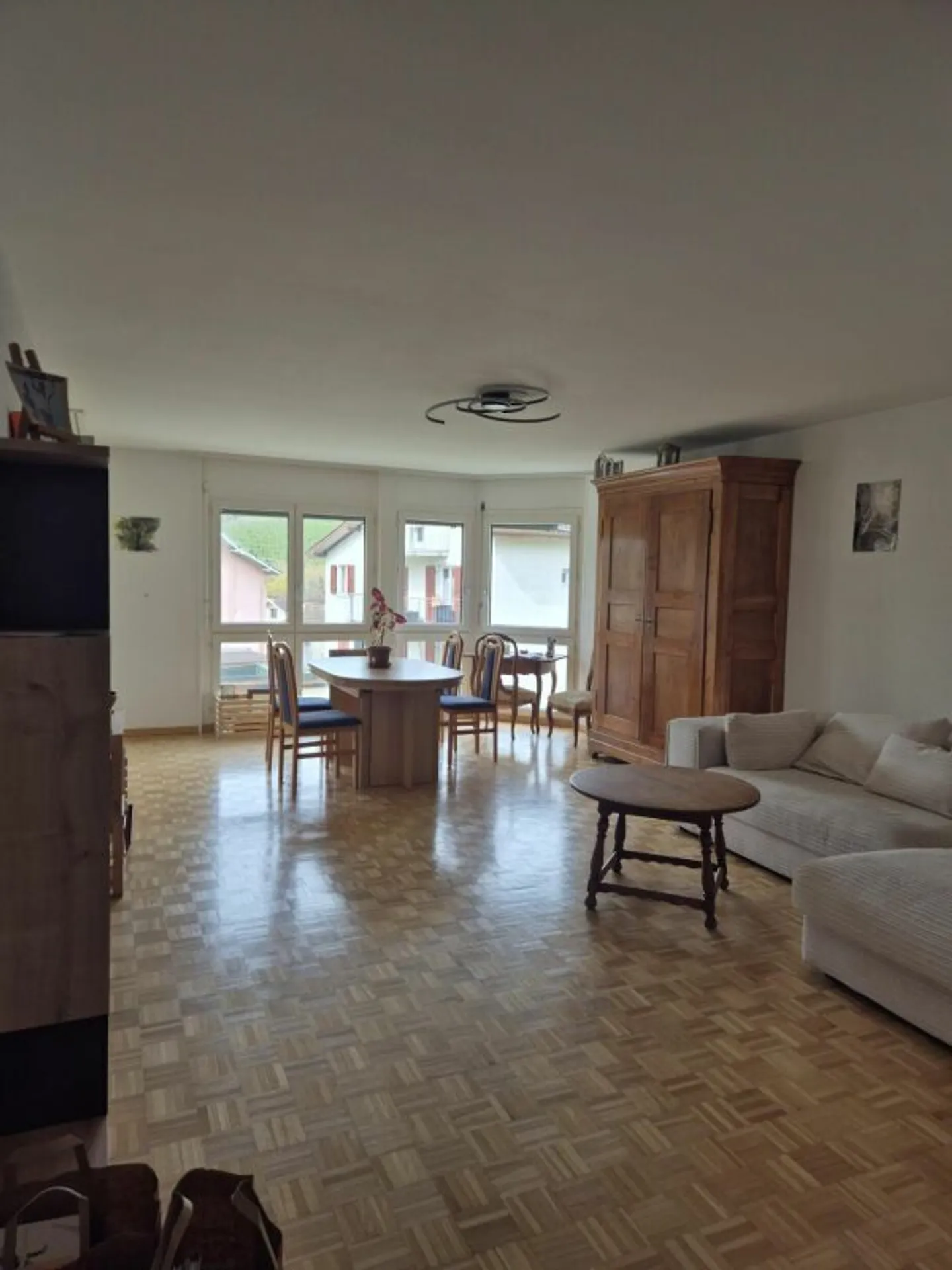Beautiful 4-room apartment near all amenities! - Photo 1 of 5