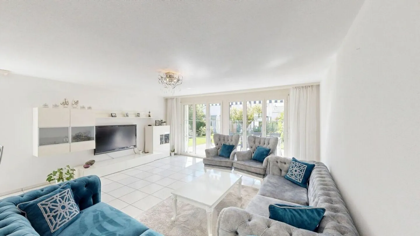 Felicità abitativa a Buchs ZH - Casa a schiera angolare con giardino da amare - Foto 1 di 29