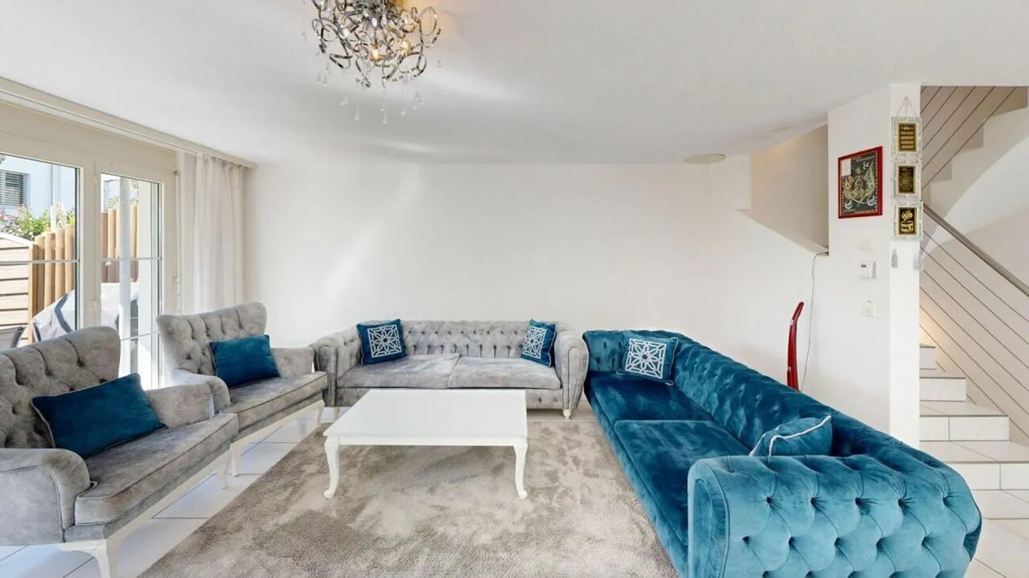 Felicità abitativa a Buchs ZH - Casa a schiera angolare con giardino da amare - Foto 3 di 29