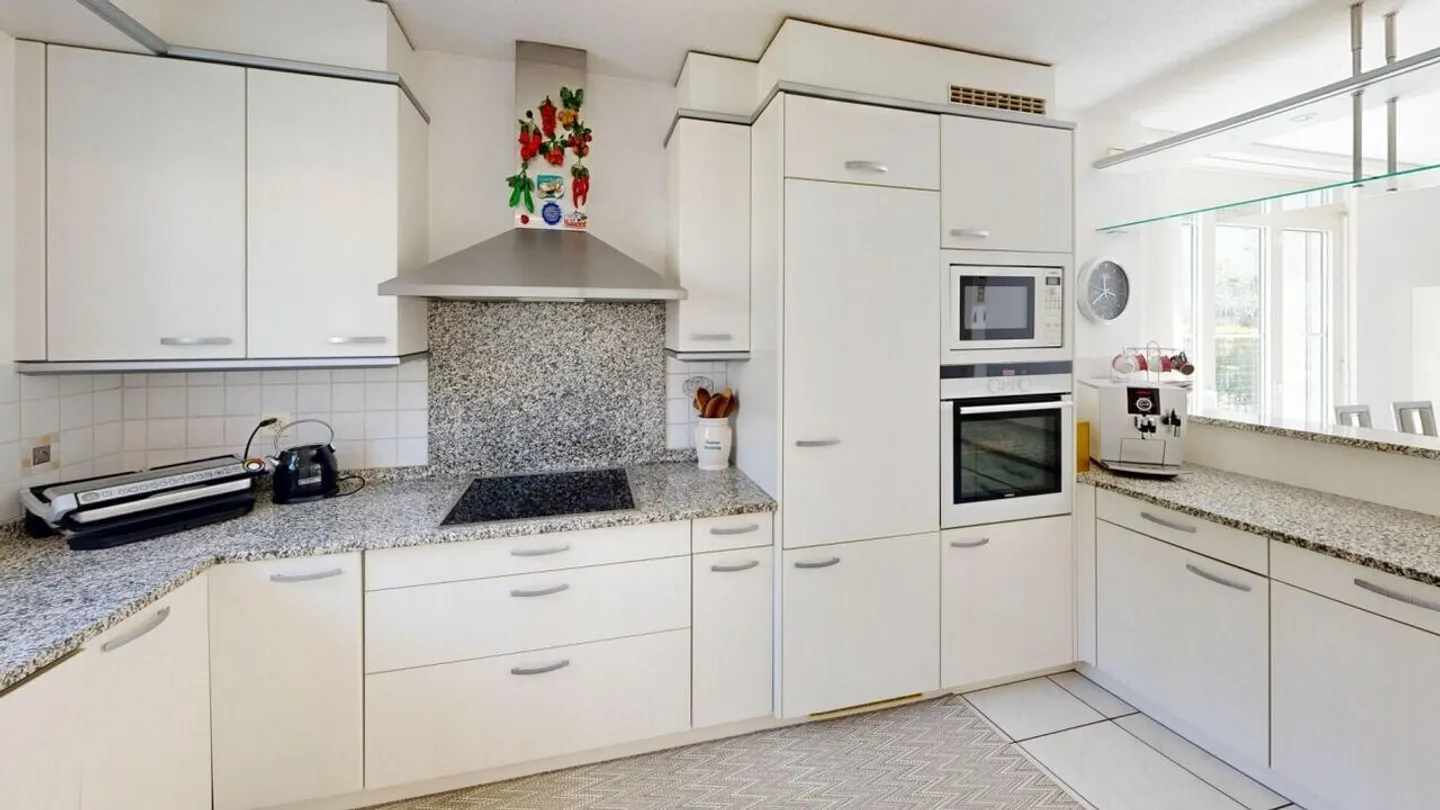 Felicità abitativa a Buchs ZH - Casa a schiera angolare con giardino da amare - Foto 8 di 29