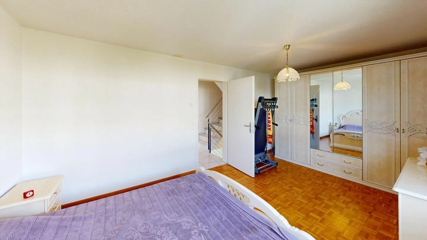 Felicità abitativa a Buchs ZH - Casa a schiera angolare con giardino da amare - Foto 10 di 29