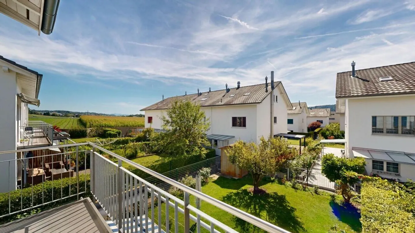 Felicità abitativa a Buchs ZH - Casa a schiera angolare con giardino da amare - Foto 14 di 29