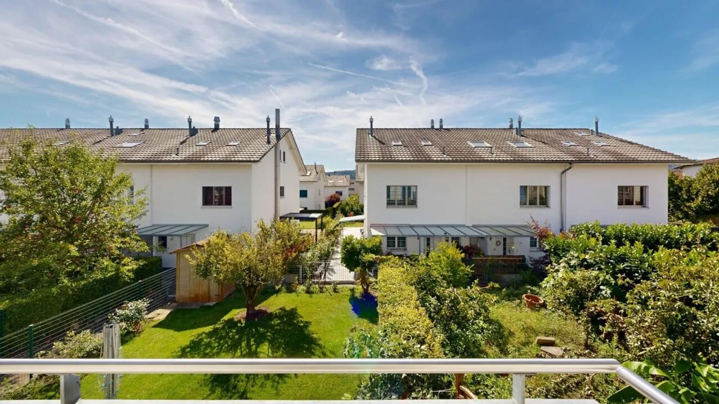 Felicità abitativa a Buchs ZH - Casa a schiera angolare con giardino da amare - Foto 15 di 29