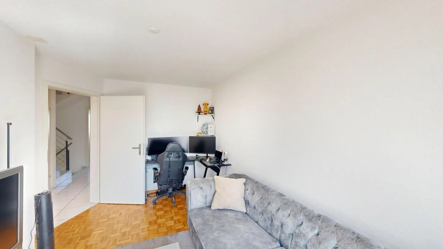 Felicità abitativa a Buchs ZH - Casa a schiera angolare con giardino da amare - Foto 16 di 29