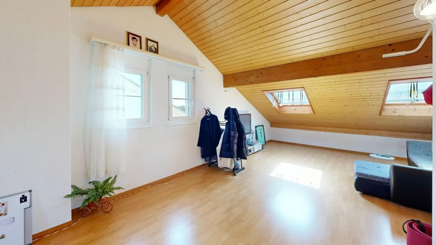Felicità abitativa a Buchs ZH - Casa a schiera angolare con giardino da amare - Foto 20 di 29