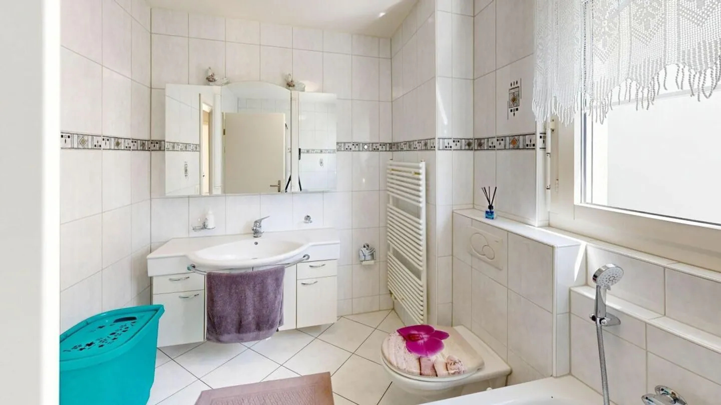 Felicità abitativa a Buchs ZH - Casa a schiera angolare con giardino da amare - Foto 21 di 29