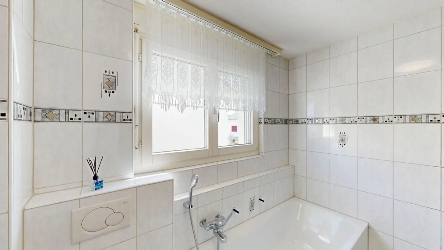 Felicità abitativa a Buchs ZH - Casa a schiera angolare con giardino da amare - Foto 22 di 29