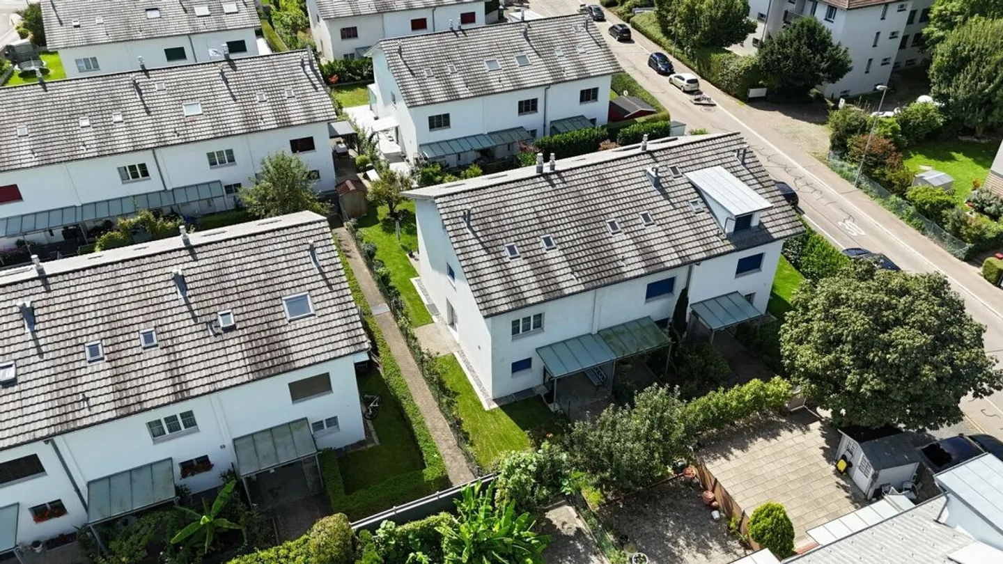 Felicità abitativa a Buchs ZH - Casa a schiera angolare con giardino da amare - Foto 28 di 29