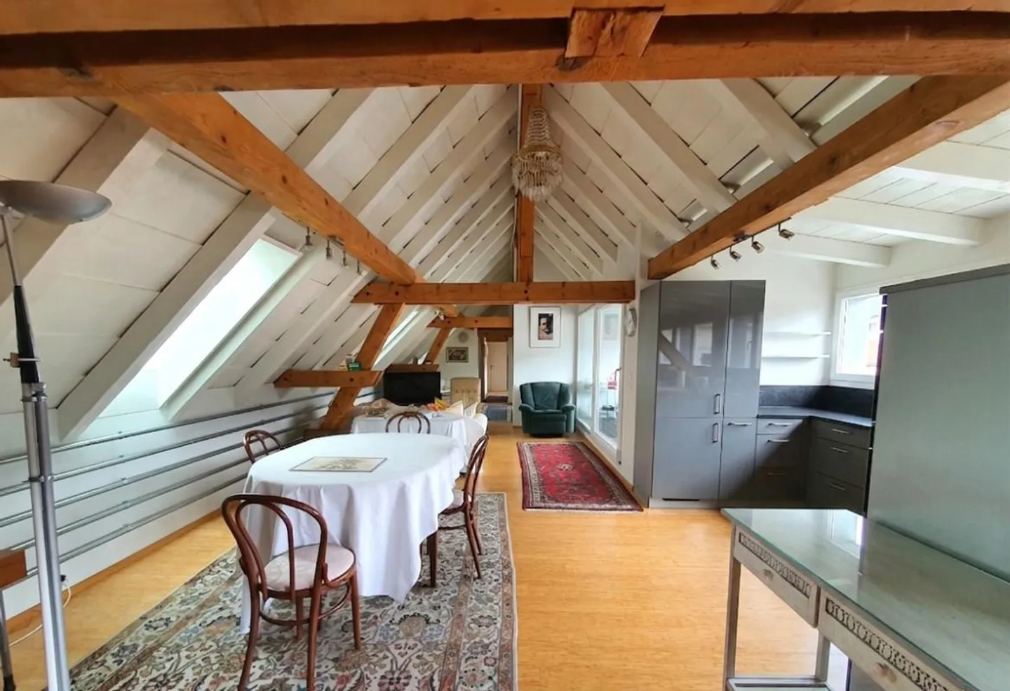 Bâtiment au caractère avec des perspectives de rendement variées - Photo 2 sur 9