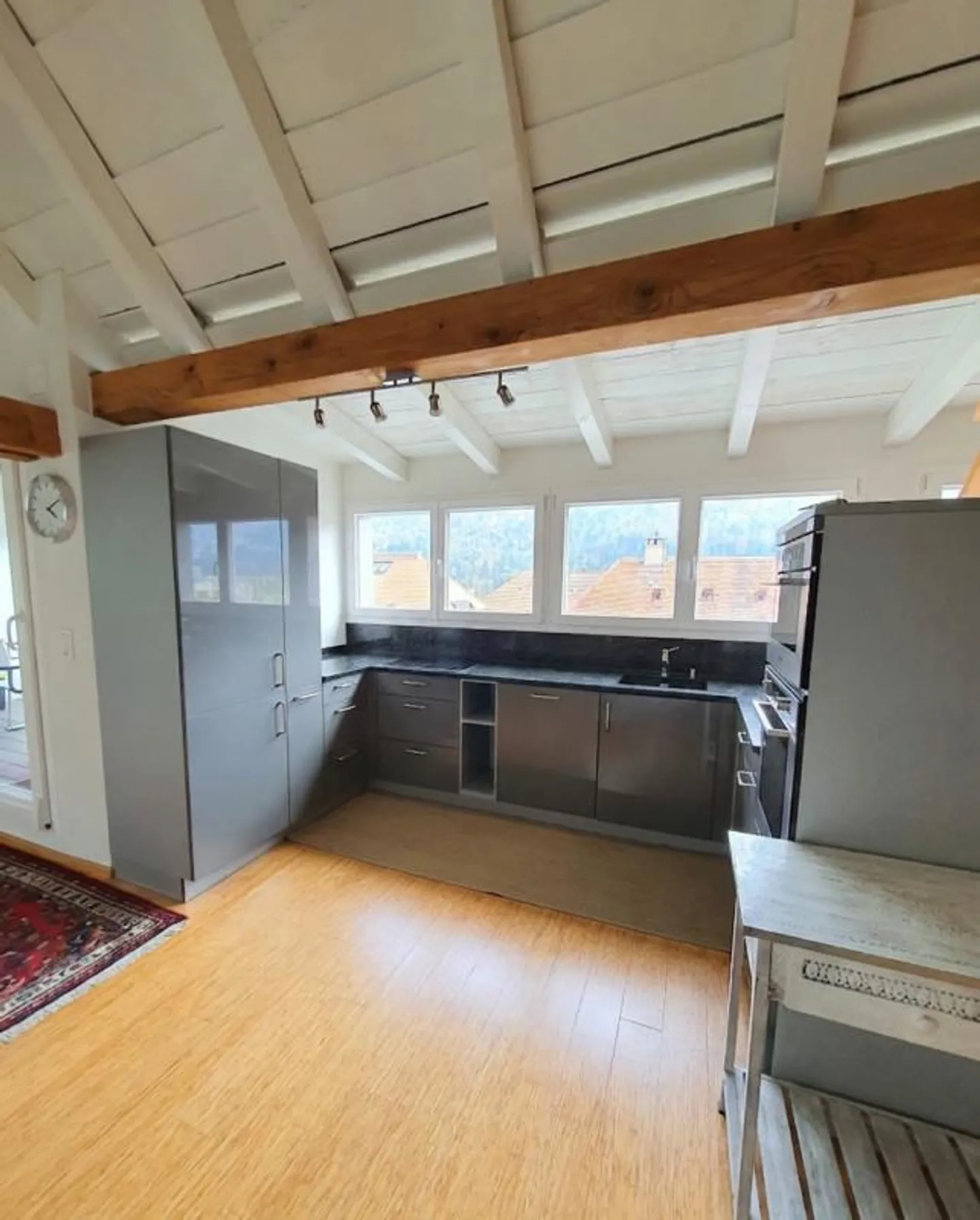 Bâtiment au caractère avec des perspectives de rendement variées - Photo 3 sur 9