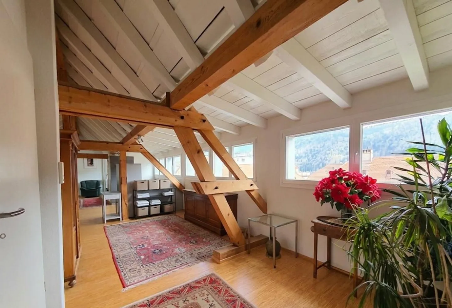 Bâtiment au caractère avec des perspectives de rendement variées - Photo 4 sur 9
