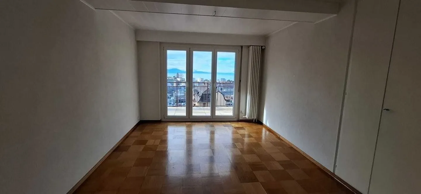 Helle 3,5 Zimmer im 3. Stock, Komfort und Praktikabilität im Alltag - Foto 3 von 7