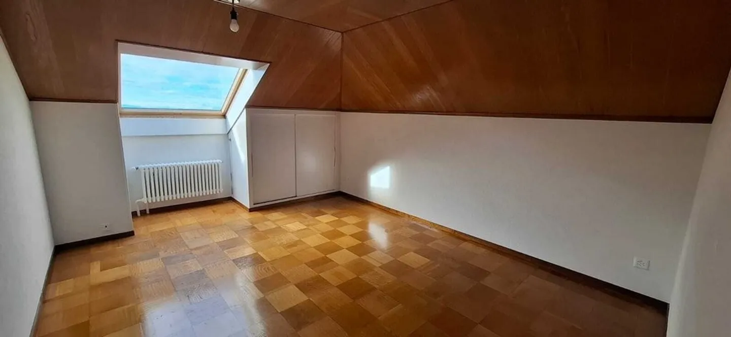 Helle 3,5 Zimmer im 3. Stock, Komfort und Praktikabilität im Alltag - Foto 5 von 7
