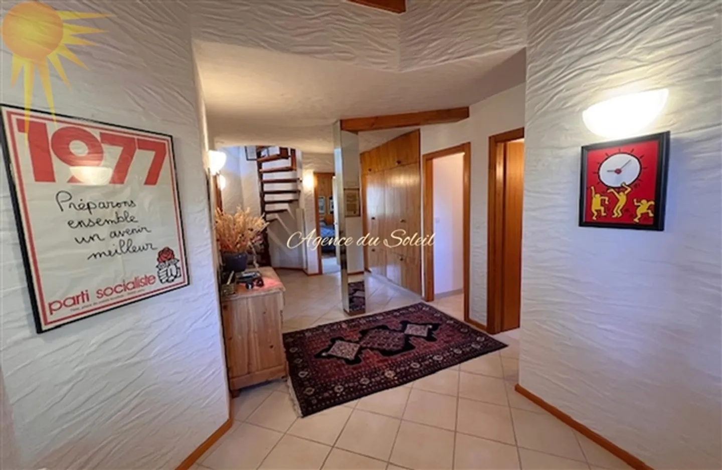 Ideal for a family, this beautiful and spacious chalet 5 minutes by car from the center of the resort - Photo 2 of 20