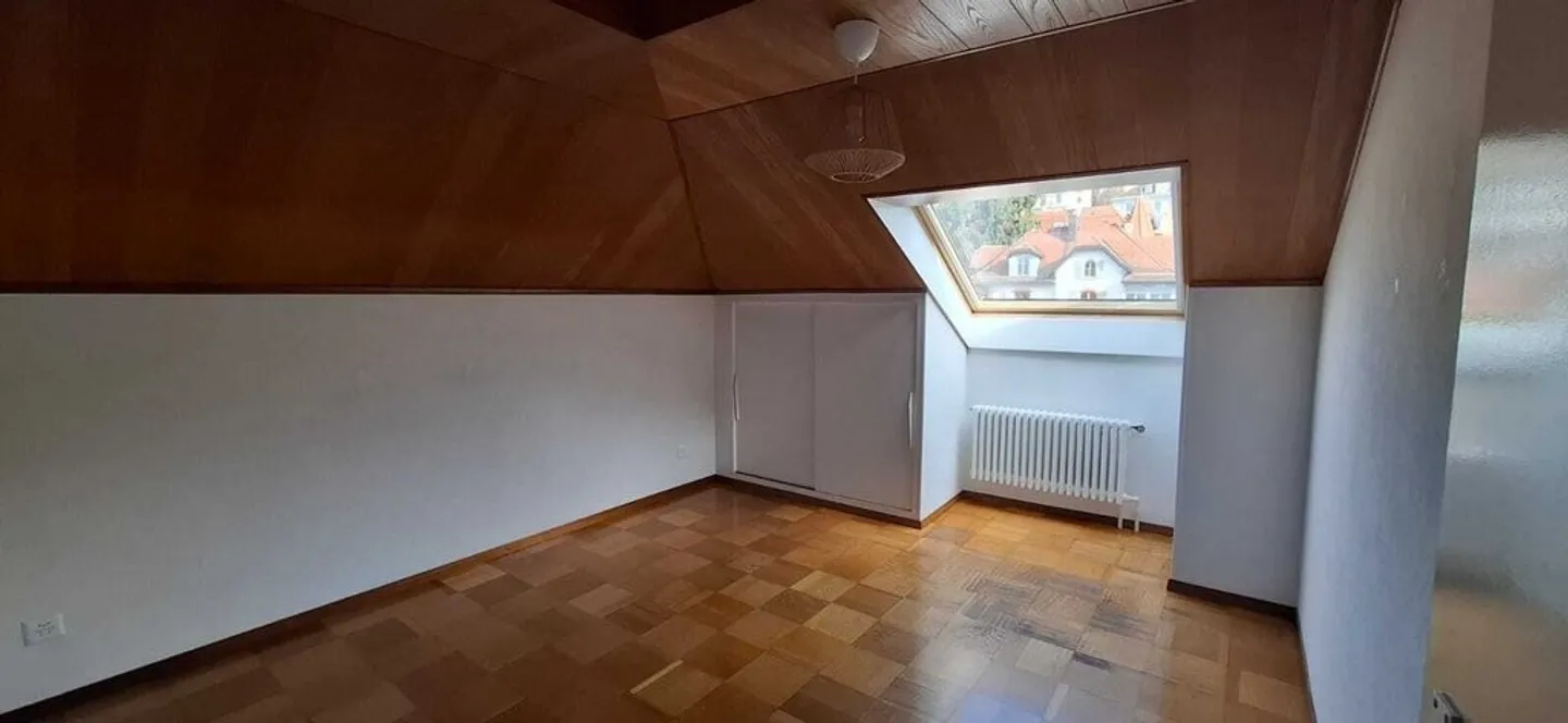 Helle 3,5 Zimmer im 3. Stock, Komfort und Praktikabilität im Alltag - Foto 4 von 7