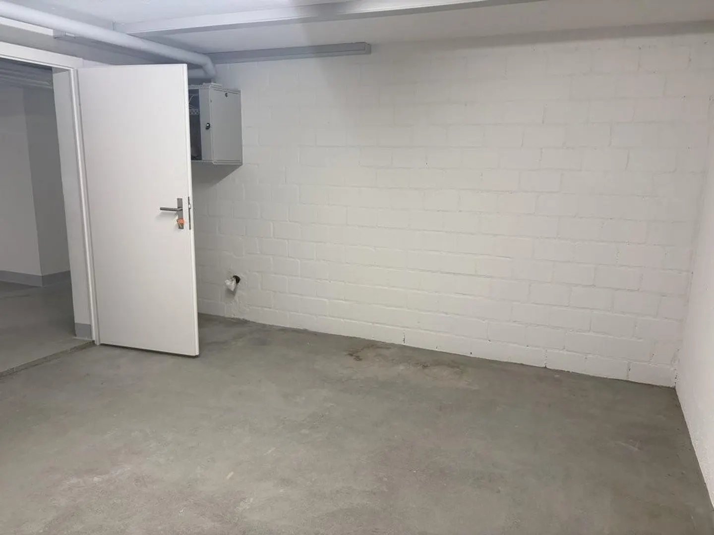 Espace de stockage / salle de bricolage / salle d'archives à louer - Photo 2 sur 3
