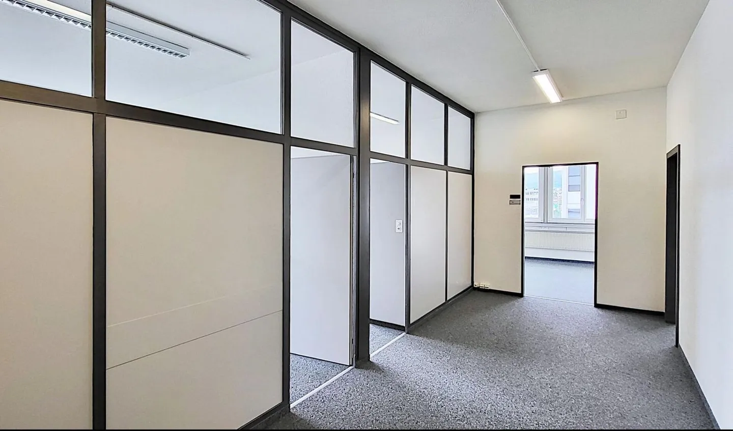 Espace de bureau spacieux à Regensdorf - Photo 3 sur 7