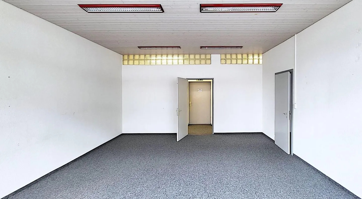 Espace de bureau spacieux à Regensdorf - Photo 4 sur 7