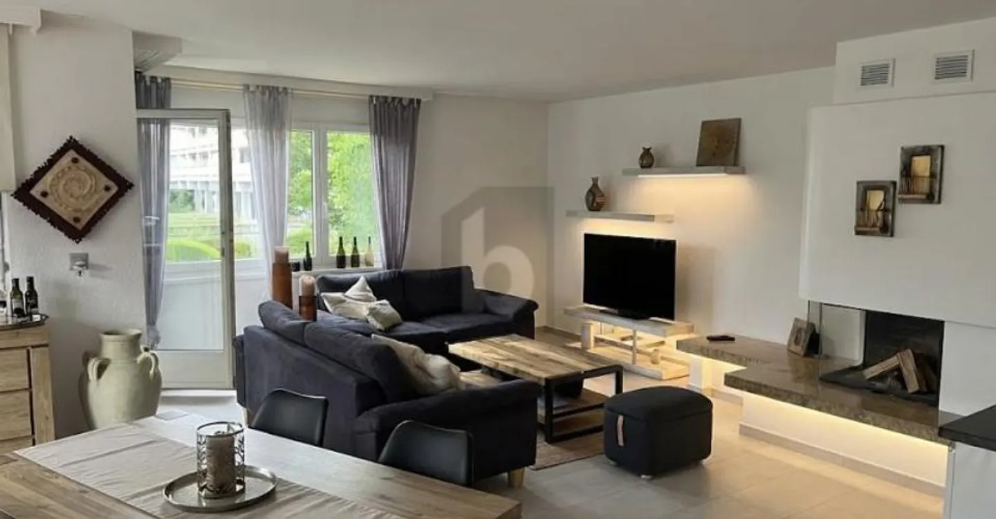 Stunning Penthouse with Terrace - Photo 3 of 6